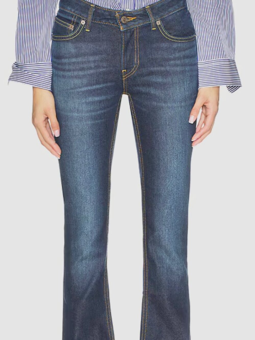 LEVE STRAUS LADIES DARK WASH MID RISE JEANS 29